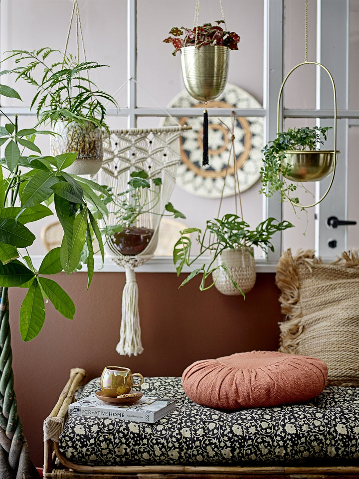 Hanging flower pot in gold colour
