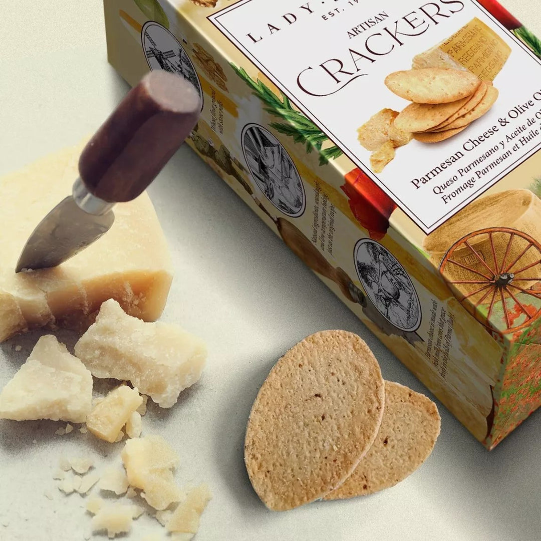 Vegetarische Cracker mit Parmigiano Reggiano-Käse und Olivenöl