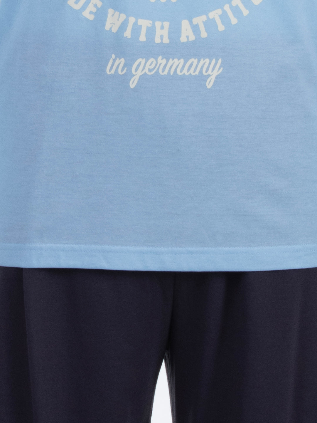 hellblau