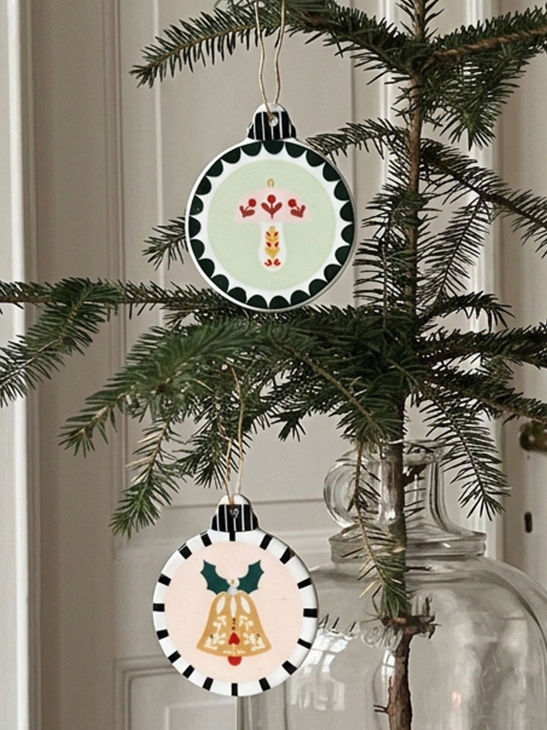 Nostalgisches Weihnachts-Trio aus Keramik – Set aus Pilz, Schaukelpferd &amp; Glocke
