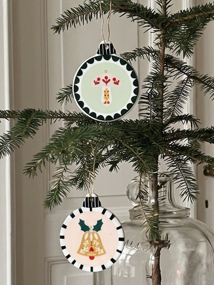 Nostalgisches Weihnachts-Trio aus Keramik – Set aus Pilz, Schaukelpferd &amp; Glocke