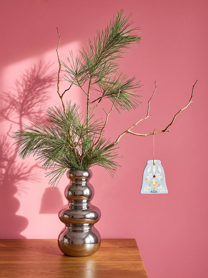 scandi Anhänger Weihnachten aus Keramik Glocke hellblau