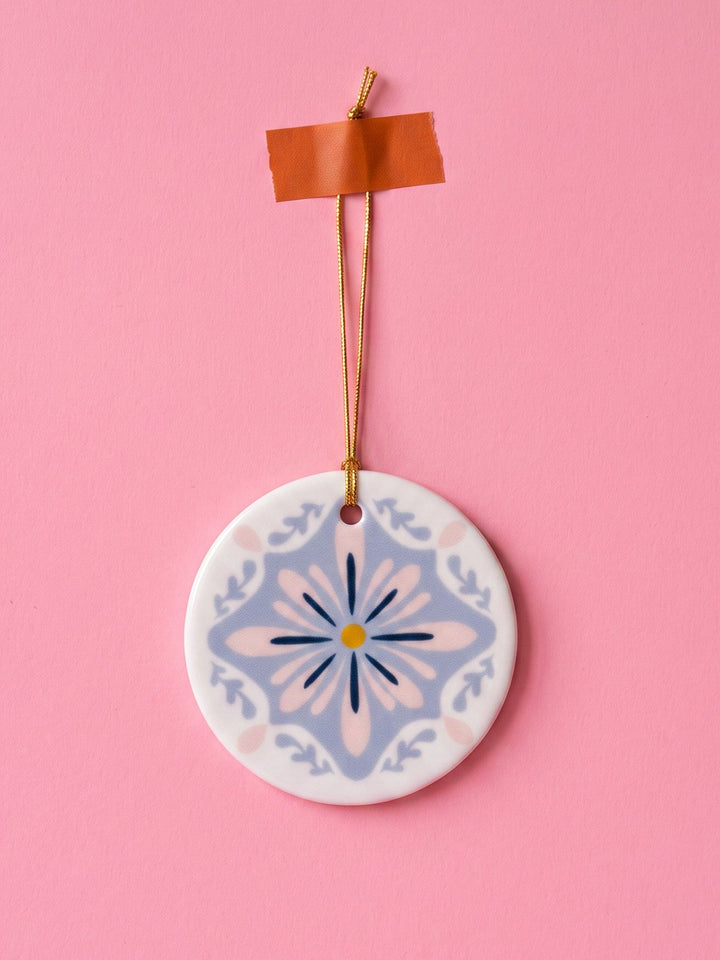 scandi Anhänger Weihnachten aus Keramik Rund creme