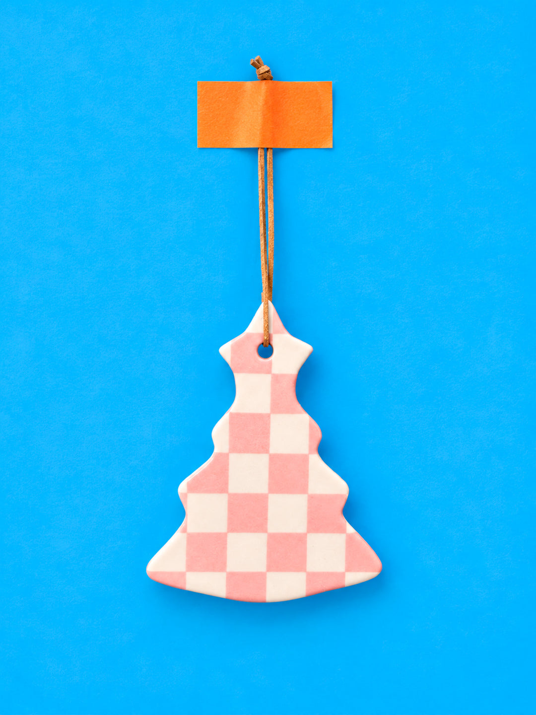 Weihnachtlicher Keramikanhänger Tanne Creme-Rosa kariert