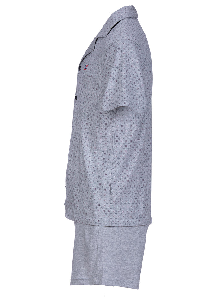 grau mit dunklen gößeren Knöpfen