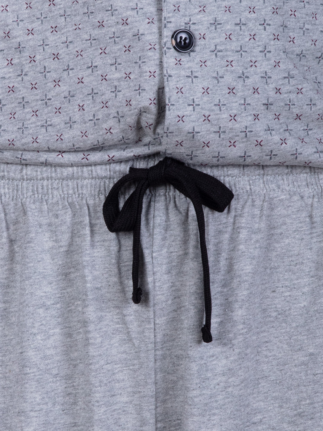 grau mit dunklen gößeren Knöpfen