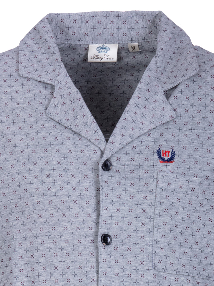 grau mit dunklen gößeren Knöpfen