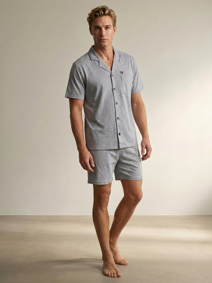 grau mit dunklen gößeren Knöpfen Otto / Web