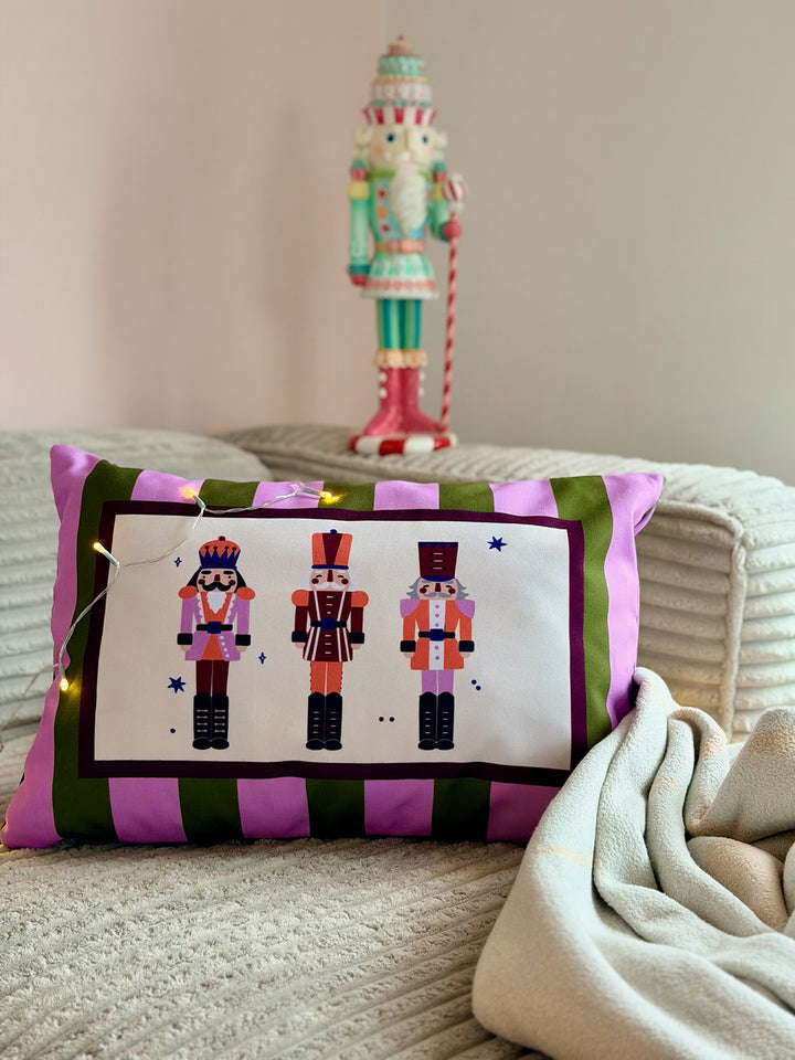 Weihnachtlicher Kissenbezug- Nussknacker grün/ rosé