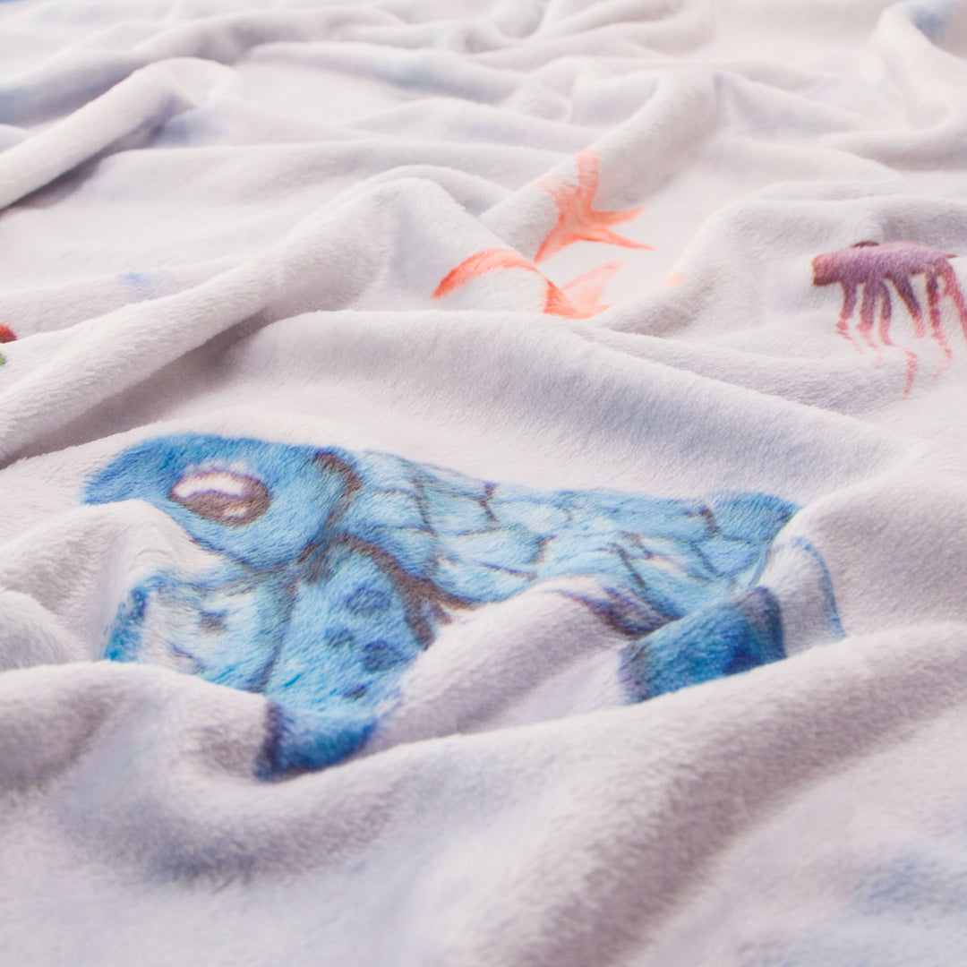 Cuddly blanket underwater world