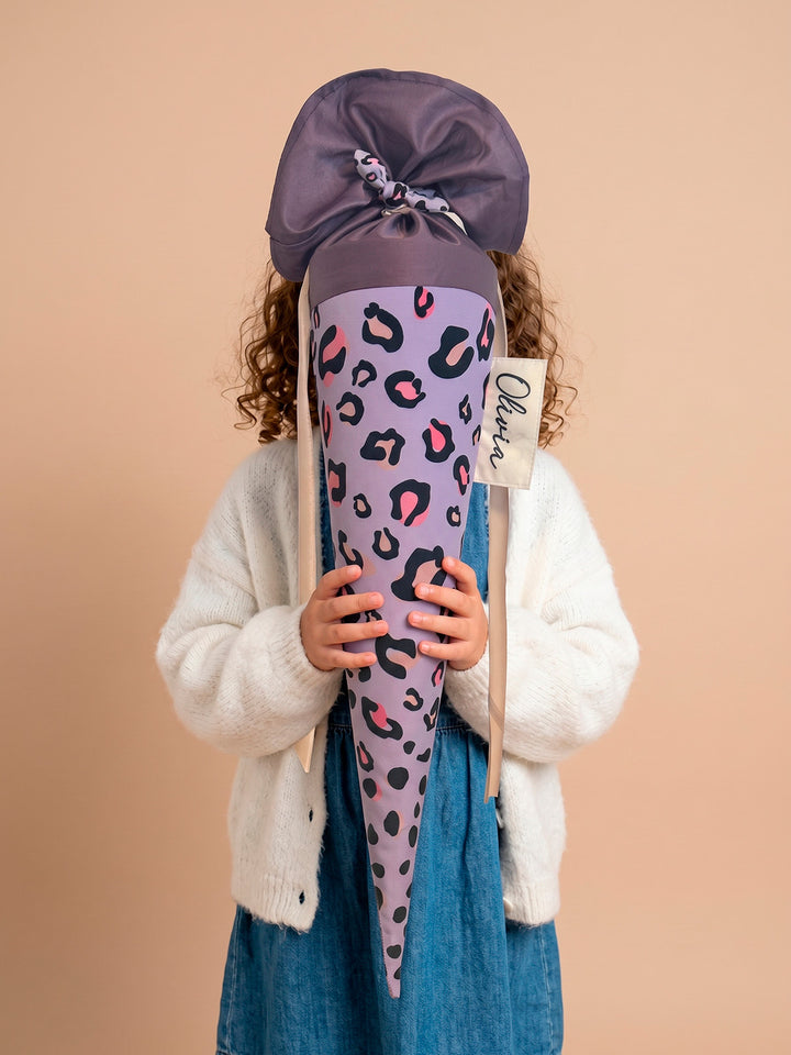 Schultüte Leo flieder mit rosa mit Haarschleife 70cm
