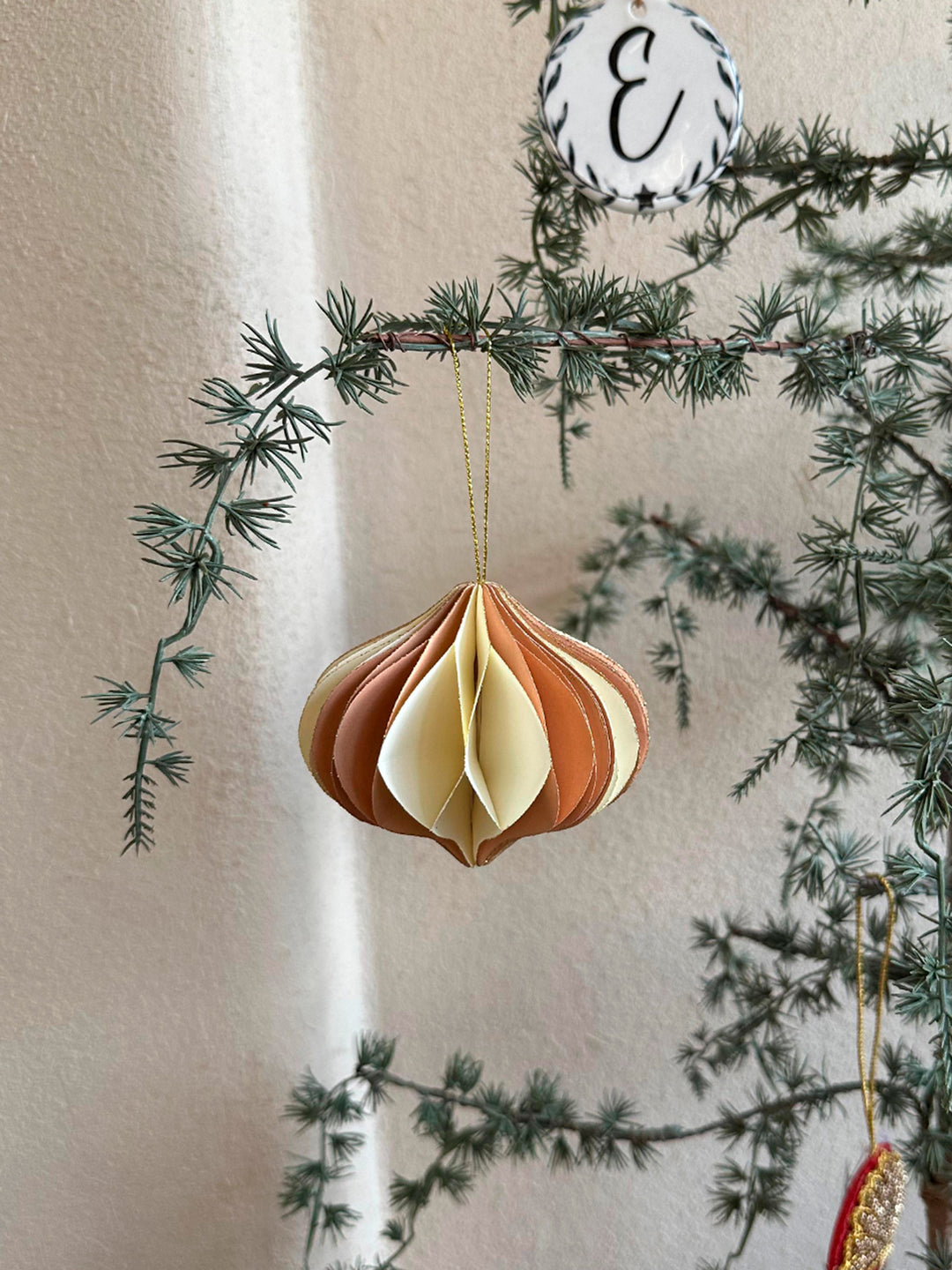 Papier Weihnachtsschmuck Zwiebel gestreift