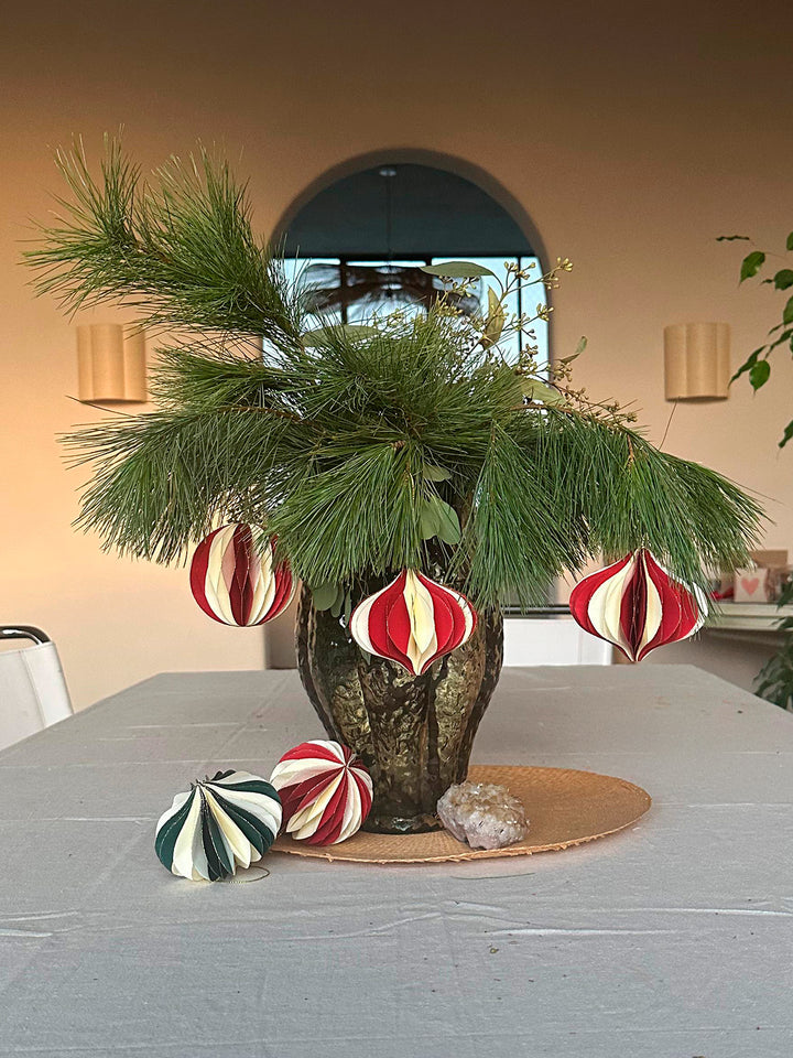 Papier Weihnachtsschmuck Kugel gestreift