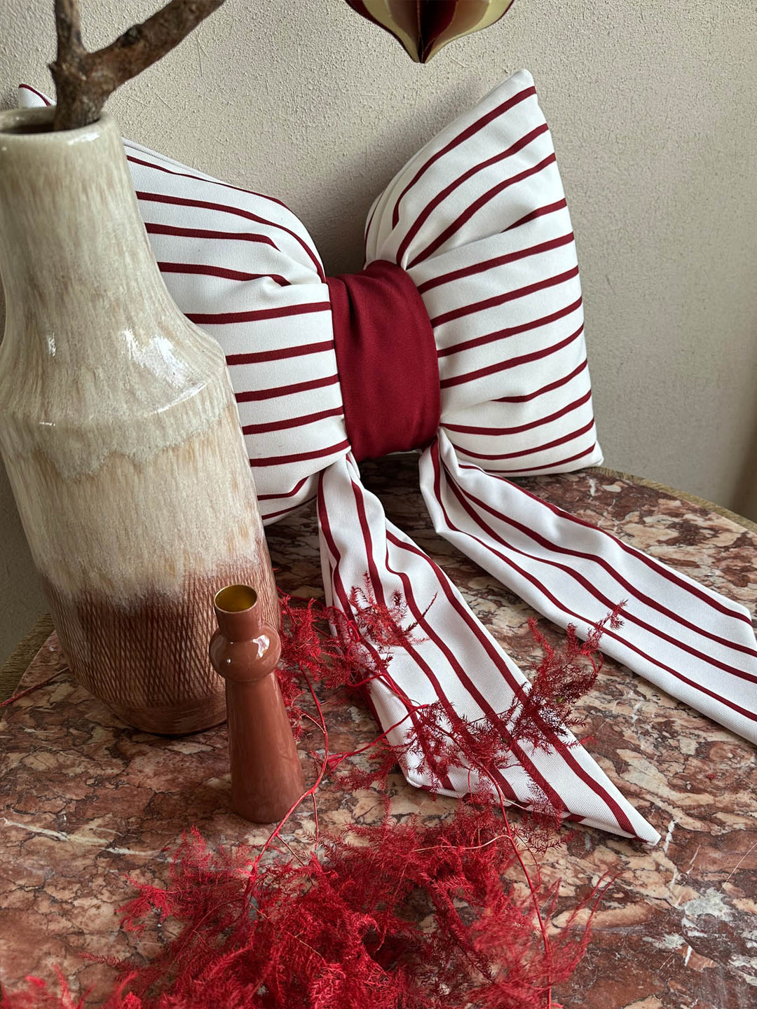 Weihnachtlicher Kissenbezug- Big Bow Bertha creme/ rot