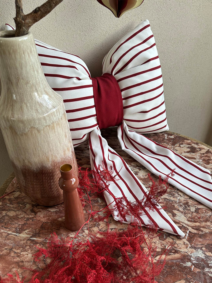 Weihnachtlicher Kissenbezug- Big Bow Bertha creme/ rot