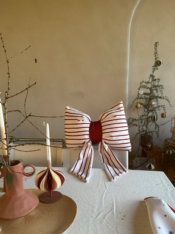 Weihnachtlicher Kissenbezug- Big Bow Bertha creme/ rot